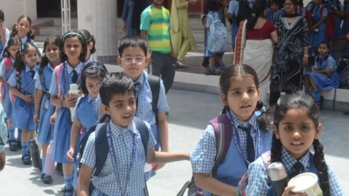 स्कूलों की छुट्टियां,