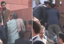 संसद की सीढ़ियों पर लड़खड़ाए शशि थरूर, अखिलेश यादव ने थामा हाथ, एक वीडियो और कई सियासी संदेश! शशि थरूर