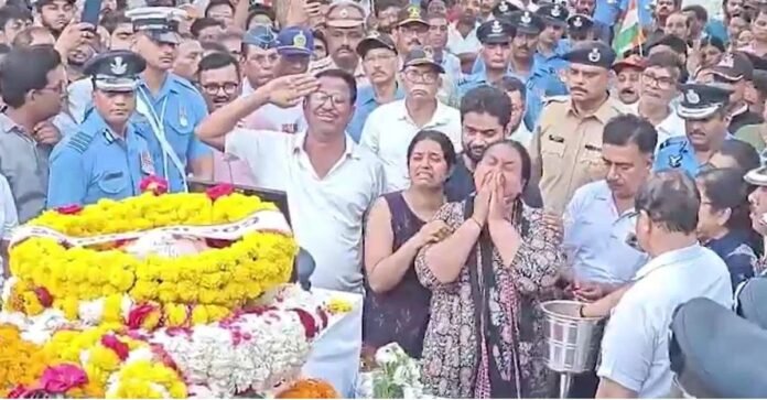 IAF पायलट पूर्वेश दुरगकर का पार्थिव शरीर