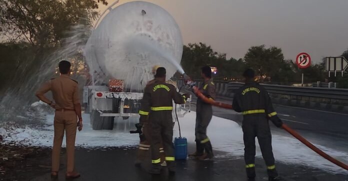 LPG टैंकर में रिसाव