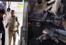 ट्रेन में शौचालय की छत से बरसने लगी शराब की बोतलें, VIDEO देख सभी के उड़े होश शराब की बोतलें