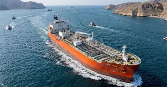 भारतीय जहाजों ने और होर्मुज किया पार