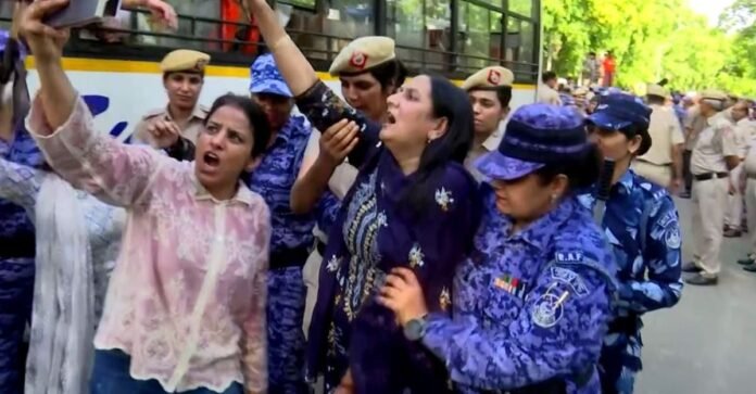 BJP सांसद बांसुरी स्वराज