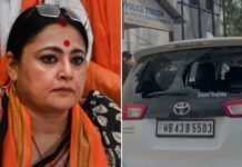 वोटिंग के बीच भी नहीं थम रही बंगाल में हिंसा! BJP प्रत्याशी की कार पर हमला, गाड़ी के शीशे टूटे पश्चिम बंगाल चुनाव
