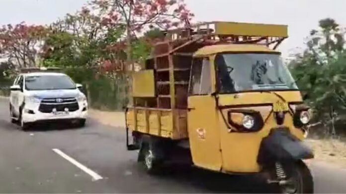 लॉरी