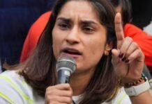 गोंडा कुश्ती विवाद में फिर भड़की सियासत! विनेश बोलीं- मुझे खेलने से रोका गया, फिर सामने आई ये शायरी गोंडा
