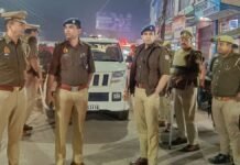 मुहर्रम से पहले अचानक फीता लेकर सड़क पर क्यों उतर गए ASP अनुज चौधरी? ‘UP के सिंघम’ का वीडियो वायरल ASP अनुज चौधरी