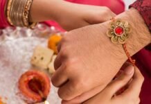 साढ़ेसाती से जूझ रहे भाई के लिए रक्षाबंधन पर बहन करे ये काम, ज्योतिष में बताया गया है खास उपाय रक्षाबंधन