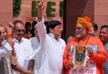 संसद में विरोध प्रदर्शन अब पड़ा भारी! पप्पू यादव के खिलाफ किसके आदेश पर दर्ज हुआ केस? पप्पू यादव