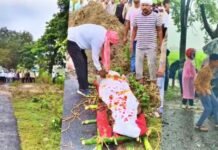 हादसे ने उजाड़ दिया परिवार, अंतिम संस्कार के लिए भी नहीं मिली सूखी जमीन; उसी बीच गूंजी नवजात की किलकारी Hardoi News