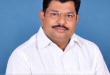 “भैया जी से बात कराकर बना दूंगा IAS …” बैंक कर्मी महिला को गंदे मैसेज भेजने वाला सपा नेता अचानक हुआ भूमिगत! सपा नेता