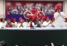 UP चुनाव से पहले BJP को बड़ा झटका! राजपाल सैनी समेत कई नेताओं ने थामा सपा का हाथ UP