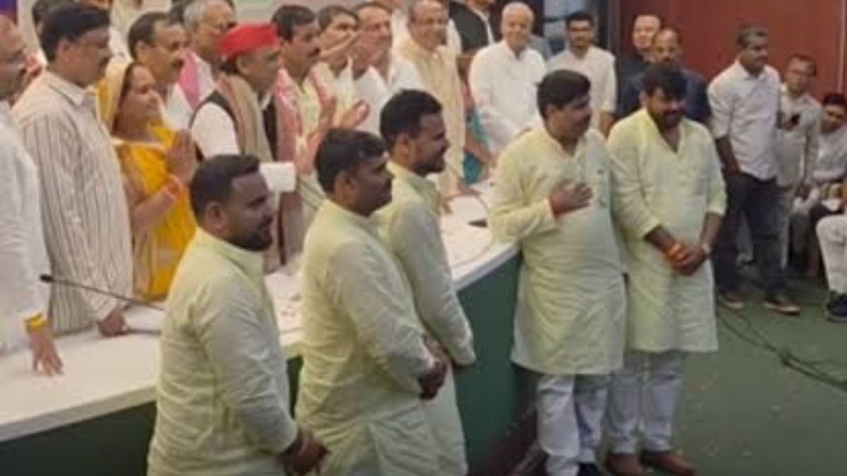 अखिलेश यादव