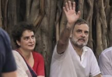 धरने से हटाए गए राहुल और प्रियंका गांधी, पुलिस ने लिया हिरासत में प्रियंका गांधी